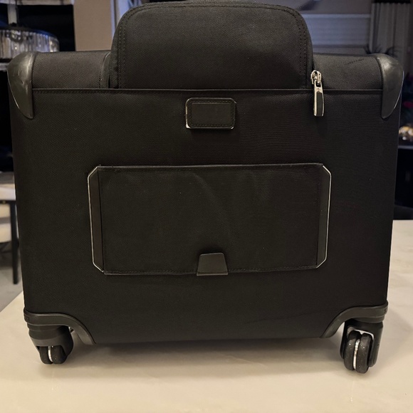 Tumi Laptop Briefcase, 4 wheels - Picture 1 of 7